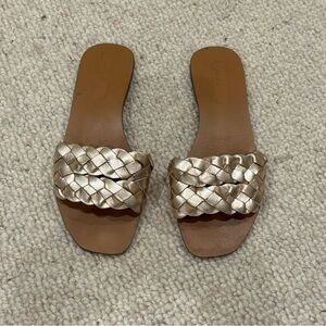 Women’s Kaanas Good Sandals. Used but gold strap is perfect. Size 7.